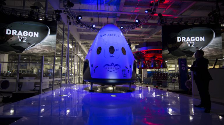 SpaceX Dragon V2 kosmoserakett