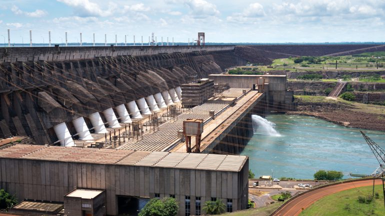 Itaipu hüdroelektrijaam Paraná jõel Brasiilia ja Paraguay piiril
