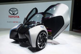 Toyota i-TRIL elektriline väike ideeauto, mis veel tootmises pole. Foto: AFP/Scanpix/Fabrice Cofrini 