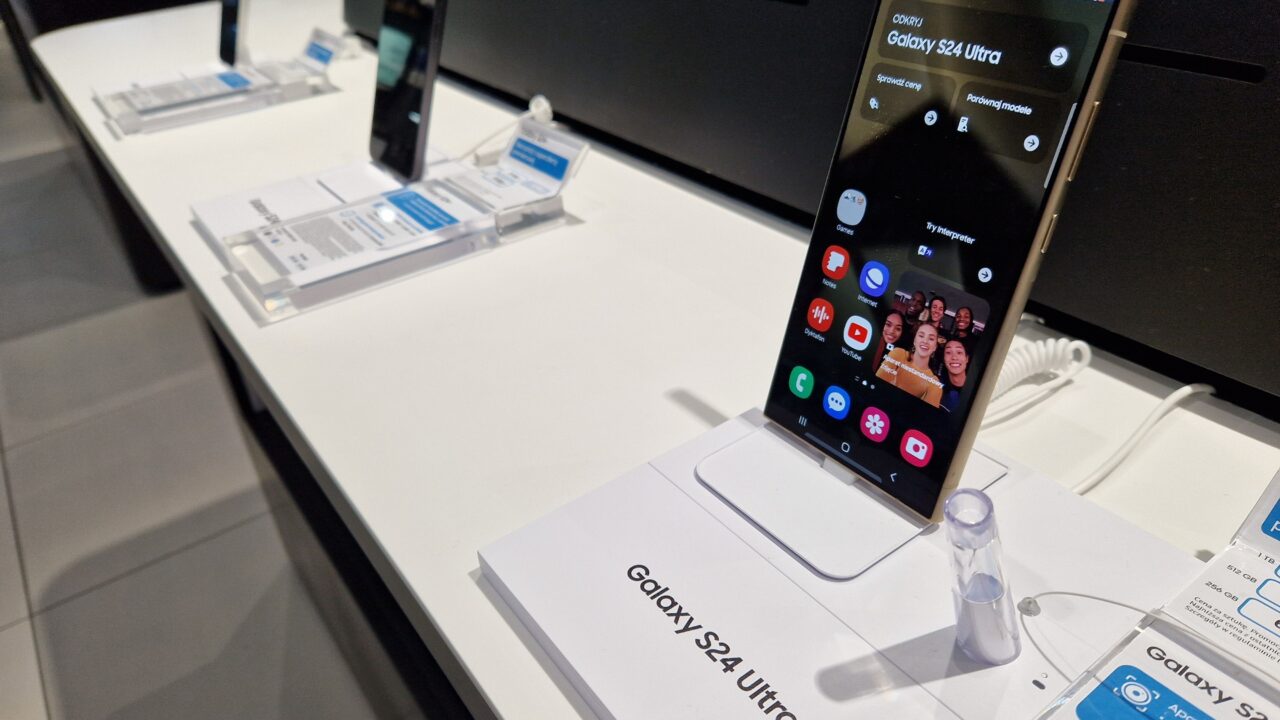 Samsungi uued tipptelefonid jõudsid müüki kahtlase võttega: kas klienti tohib peibutada alghinnaga, mida pole kunagi eksisteerinud? thumbnail