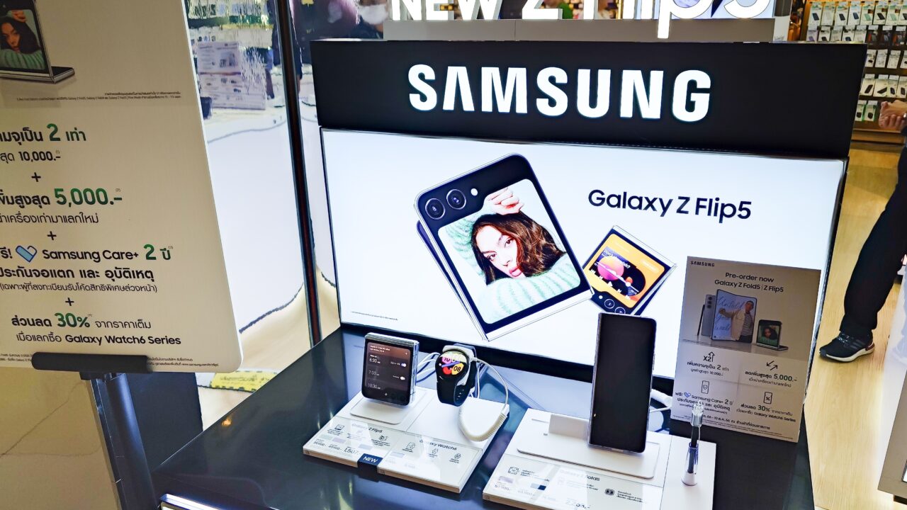 Küsime hinnapakkumist: kui palju maksab tegelikult Samsungi volditava telefoni ekraani parandamine? thumbnail