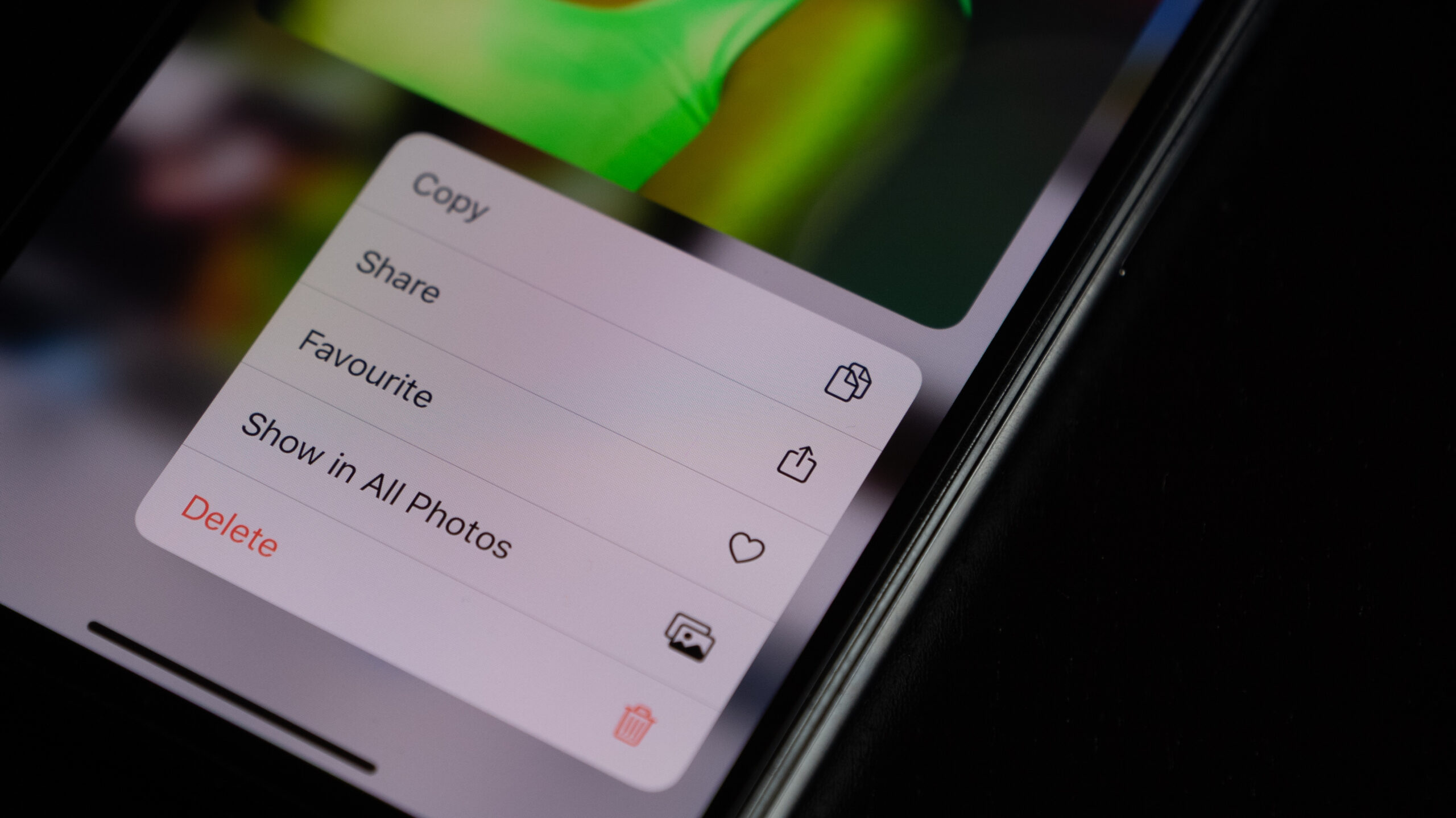 O eroare surprinzătoare Apple recuperează fotografiile private șterse de mult