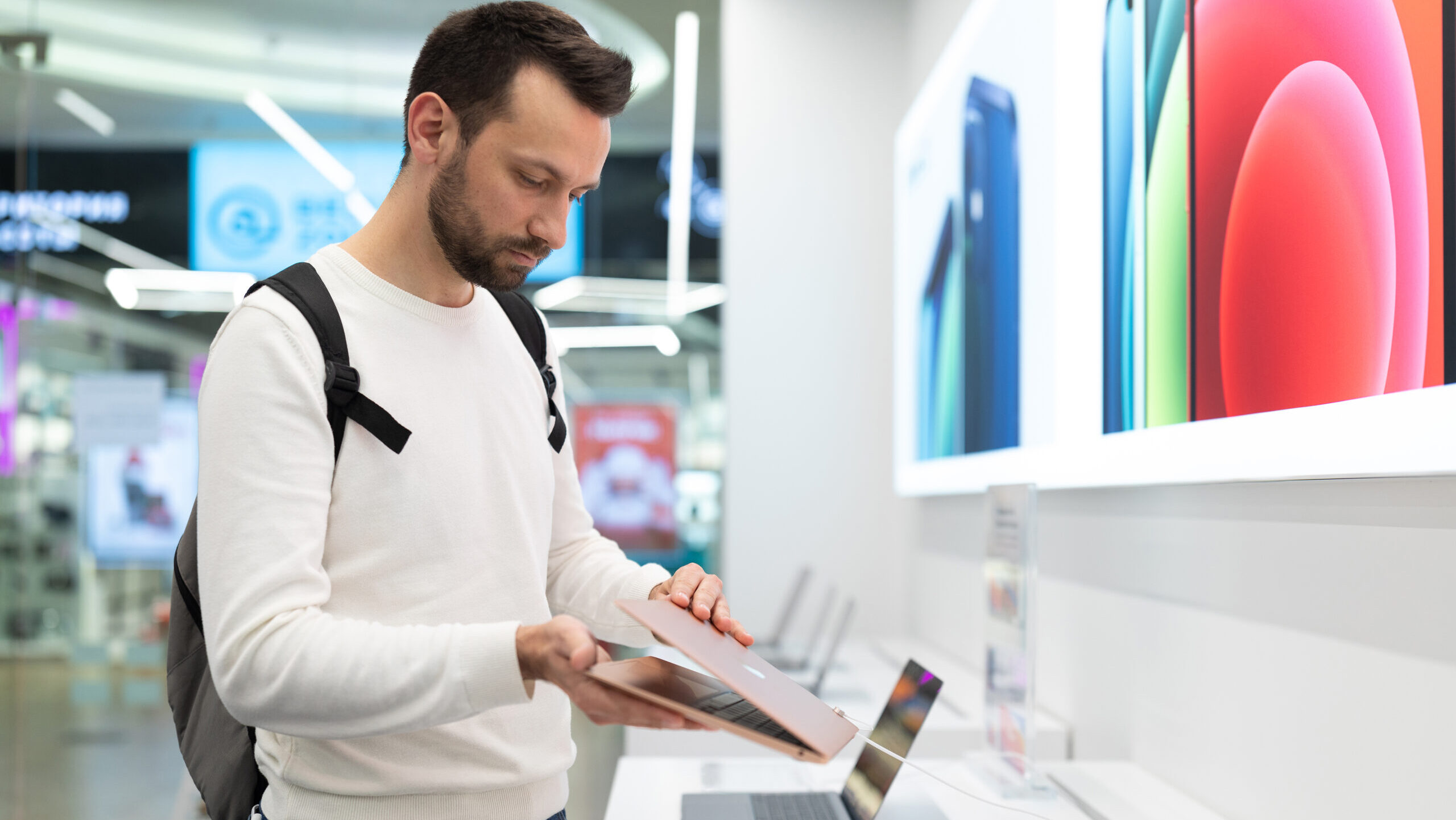 Să revizuim: poate un student din Estonia să cumpere un Macbook decent sau orice laptop scump și cum poate face acest lucru?